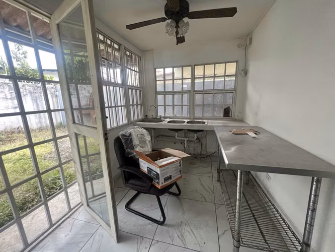 Casa Comercial en Remate Bancario – 288 m² – Avenida La Fontana, Chanis
