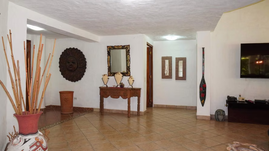 ¡Casa de Playa + Casa de Huéspedes en Venta en Punta Barco Resort! - Imagen 9