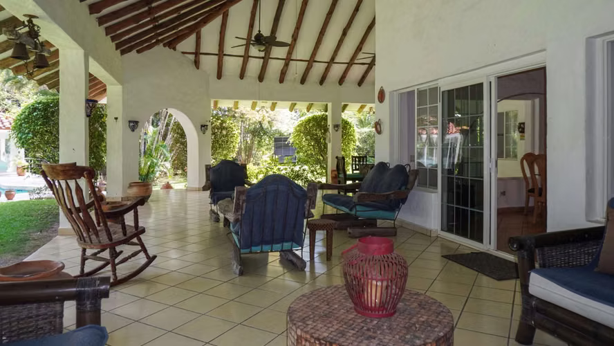 ¡Casa de Playa + Casa de Huéspedes en Venta en Punta Barco Resort! - Imagen 12