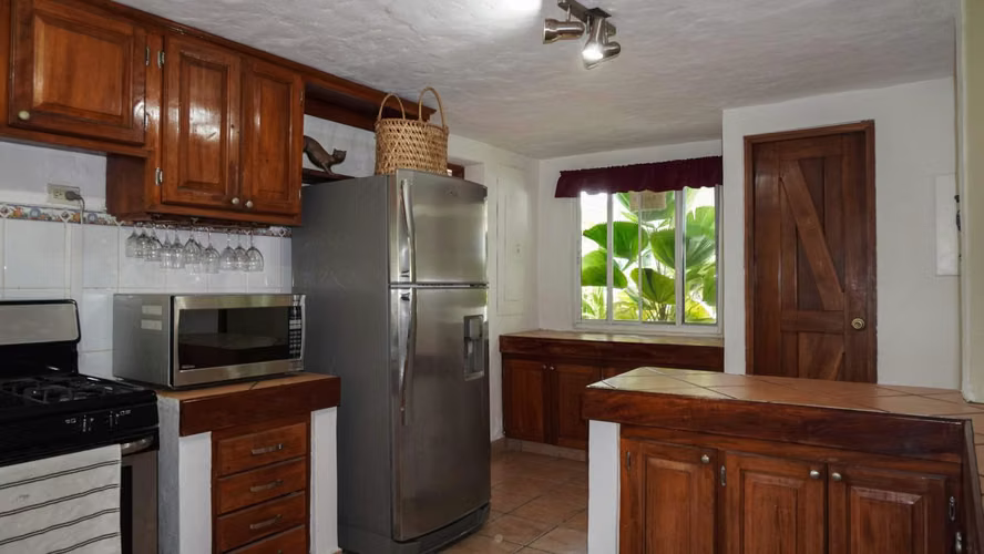 ¡Casa de Playa + Casa de Huéspedes en Venta en Punta Barco Resort! - Imagen 4