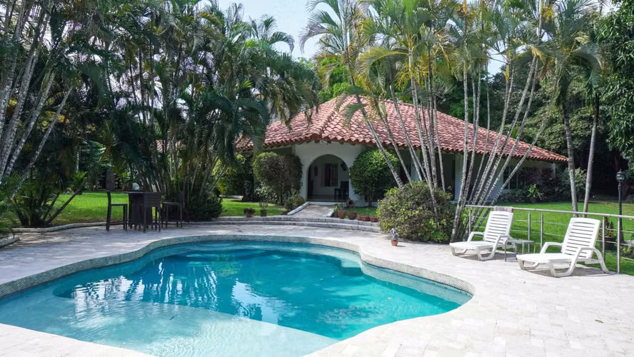 ¡Casa de Playa + Casa de Huéspedes en Venta en Punta Barco Resort! - Imagen 16