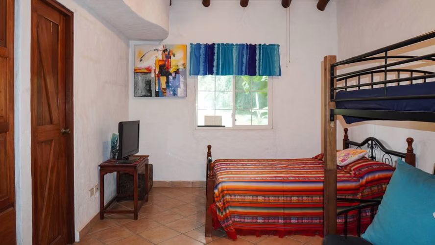 ¡Casa de Playa + Casa de Huéspedes en Venta en Punta Barco Resort! - Imagen 10