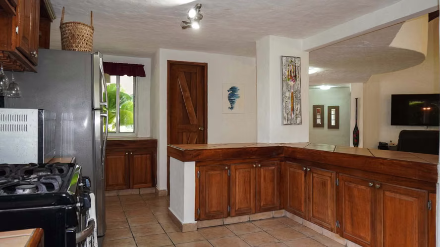 ¡Casa de Playa + Casa de Huéspedes en Venta en Punta Barco Resort! - Imagen 3