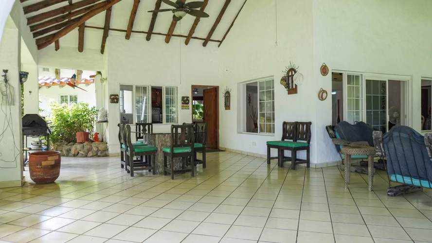 ¡Casa de Playa + Casa de Huéspedes en Venta en Punta Barco Resort! - Imagen 5