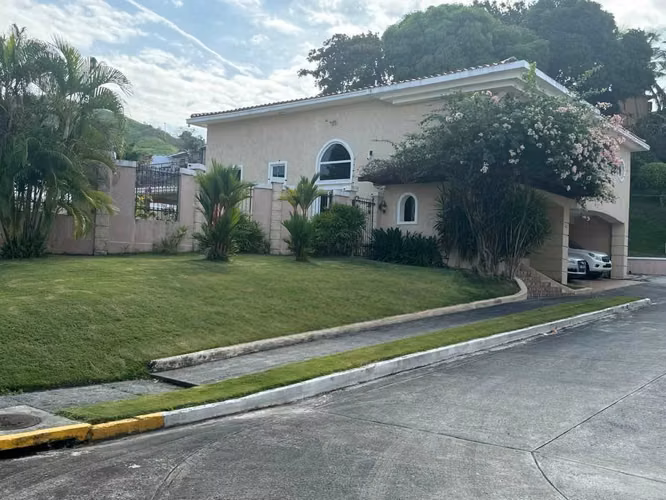 Venta de Casa en Condado del Rey, Colonia Fuente del Fresno, 1,140m2 de Terreno - Imagen 20