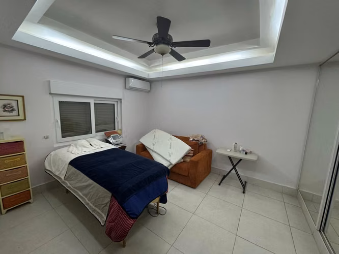 Venta de Casa en Condado del Rey, Colonia Fuente del Fresno, 1,140m2 de Terreno - Imagen 10
