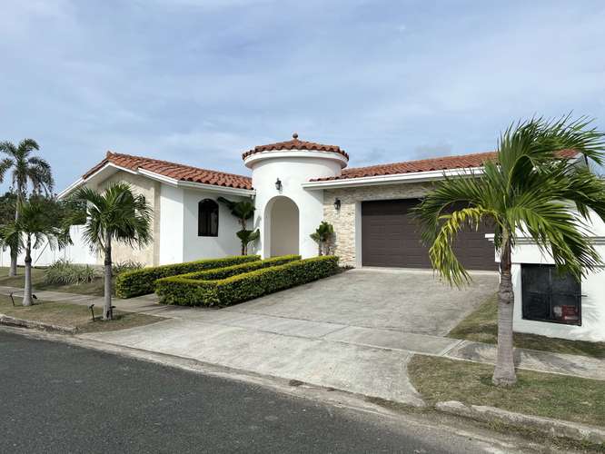 Casa en Alquiler en Vista Mar | Piscina y Vista al Mar
