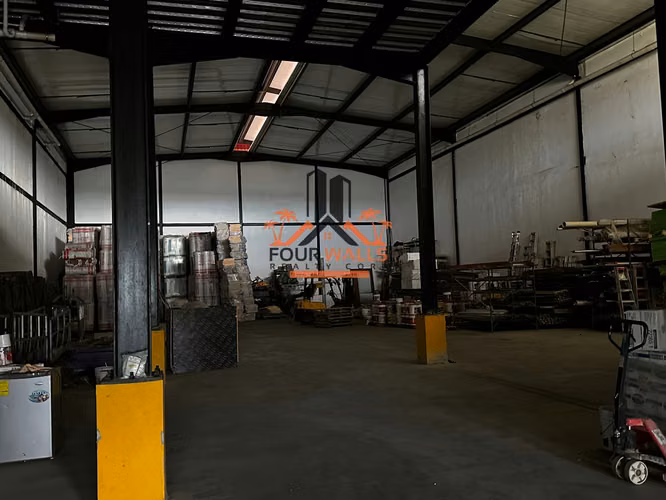 Venta de Galera en PH Parque Industrial Las Américas