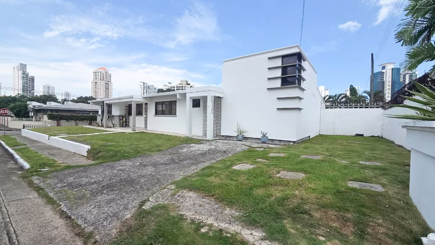Venta de Casa en San Francisco, 234m2 de construcción y 596m2 de terreno