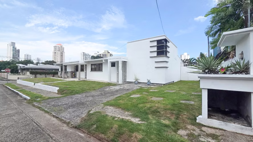 Venta de Casa en San Francisco, 234m2 de construcción y 596m2 de terreno