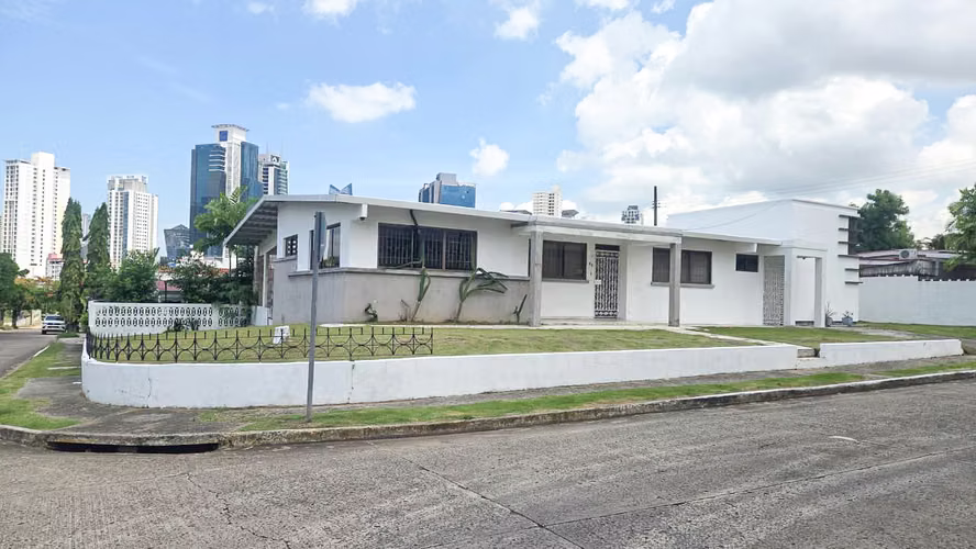 Venta de Casa en San Francisco, 234m2 de construcción y 596m2 de terreno