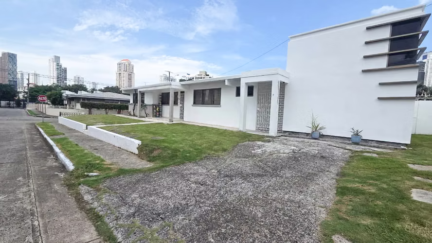 Venta de Casa en San Francisco, 234m2 de construcción y 596m2 de terreno