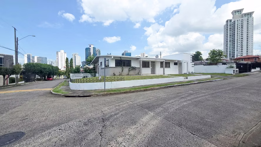 Venta de Casa en San Francisco, 234m2 de construcción y 596m2 de terreno