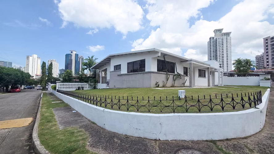 Venta de Casa en San Francisco, 234m2 de construcción y 596m2 de terreno