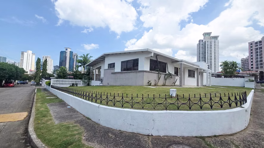 Venta de Casa en San Francisco, 234m2 de construcción y 596m2 de terreno