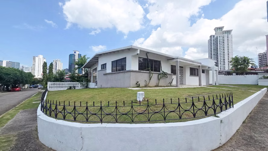 Venta de Casa en San Francisco, 234m2 de construcción y 596m2 de terreno