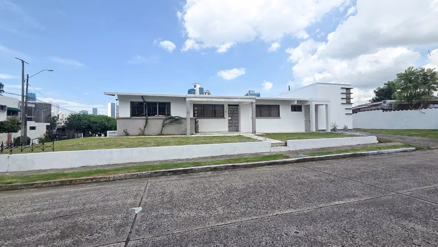 Venta de Casa en San Francisco, 234m2 de construcción y 596m2 de terreno