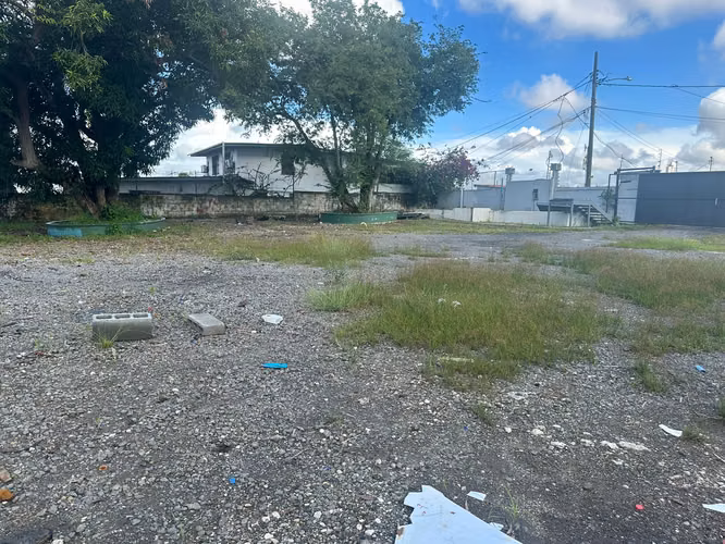 Terreno en Venta – Avenida Santa Elena, Parque Lefevre