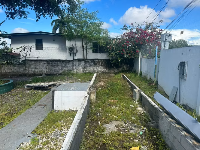 Terreno en Venta – Avenida Santa Elena, Parque Lefevre