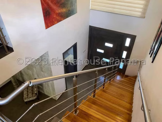 Venta de Casa Exclusiva en Altos de Panamá 25-8781GG