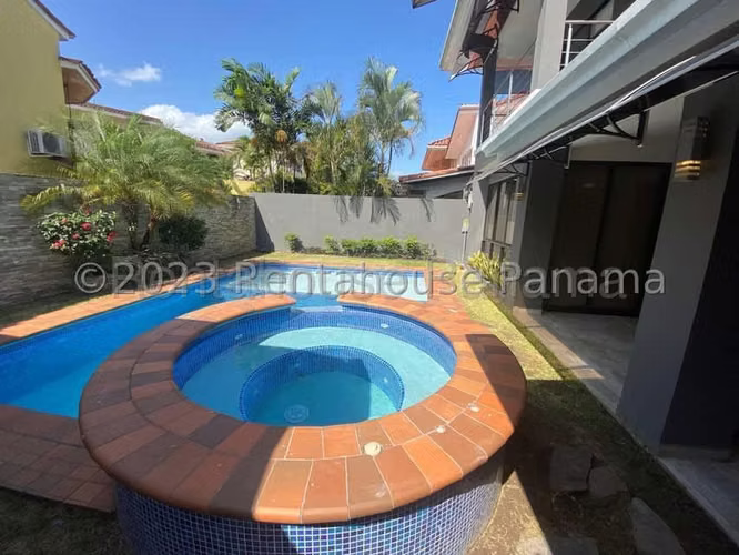 Venta de Casa Exclusiva en Altos de Panamá 25-8781GG