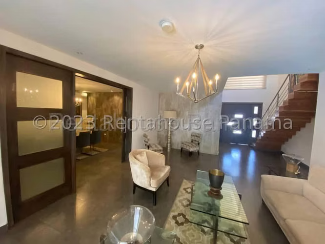 Venta de Casa Exclusiva en Altos de Panamá 25-8781GG