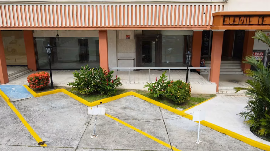 Locales comerciales en Venta en Villa de las fuentes