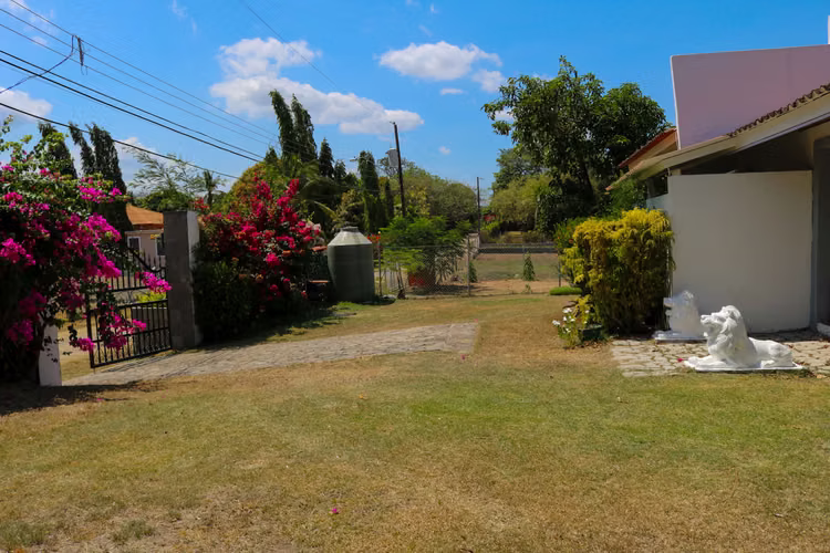 Casa de playa en Venta en Coronado con Potencial de Alquiler
