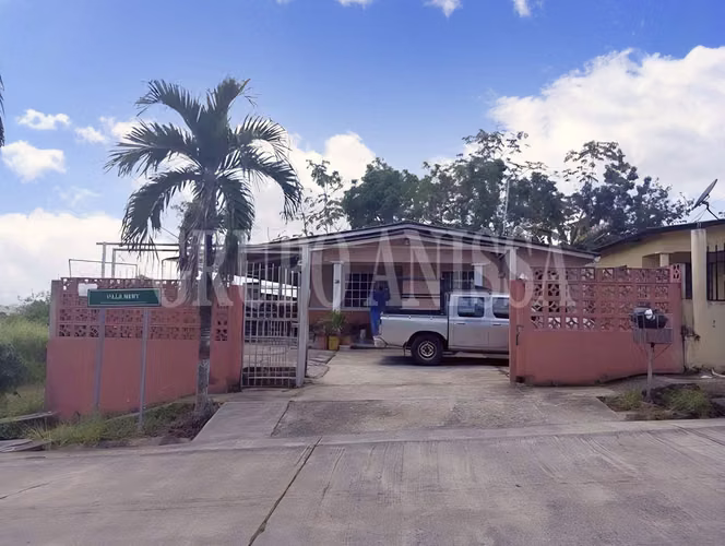 SE VENDE CASA DE ESQUINA EN ARRAIJAN