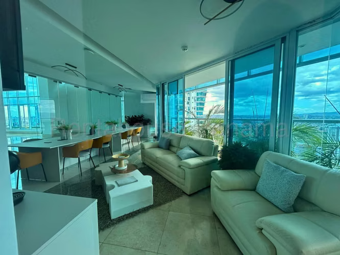 Venta de Apartamento de 142 m2 en PH Riverside, Costa del Este 26-1520GG