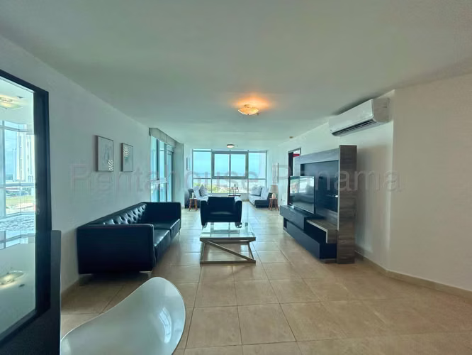 Venta de Apartamento de 142 m2 en PH Riverside, Costa del Este 26-1520GG
