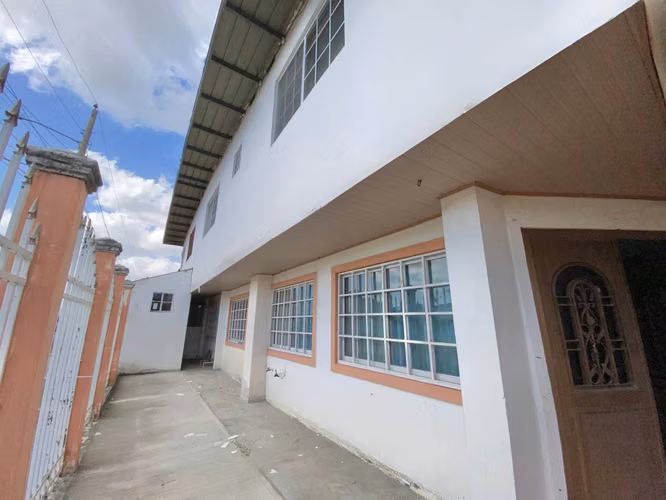 Casa de esquina 2 niveles en Don Bosco a la venta
