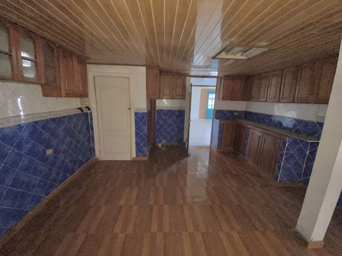 Casa de esquina 2 niveles en Don Bosco a la venta