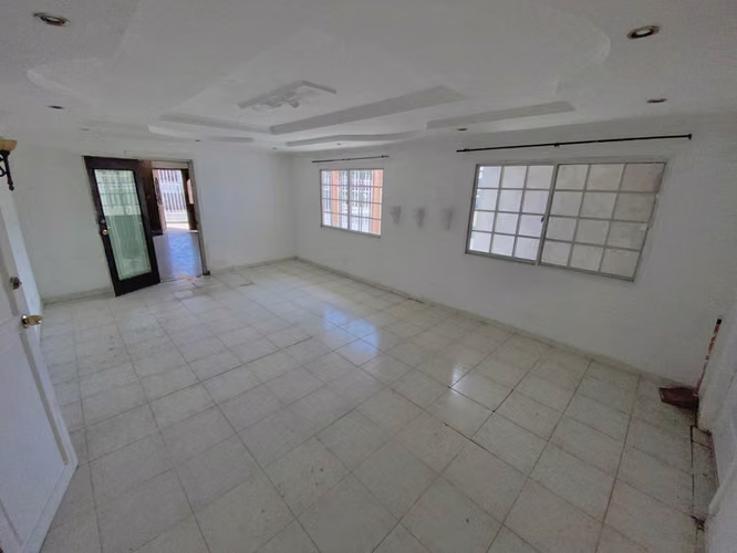 Casa de esquina 2 niveles en Don Bosco a la venta
