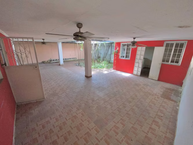 Casa de esquina 2 niveles en Don Bosco a la venta