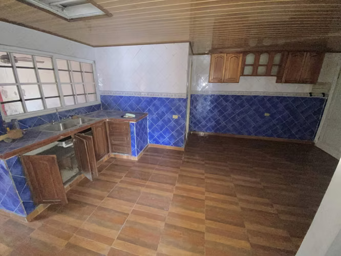 Casa de esquina 2 niveles en Don Bosco a la venta