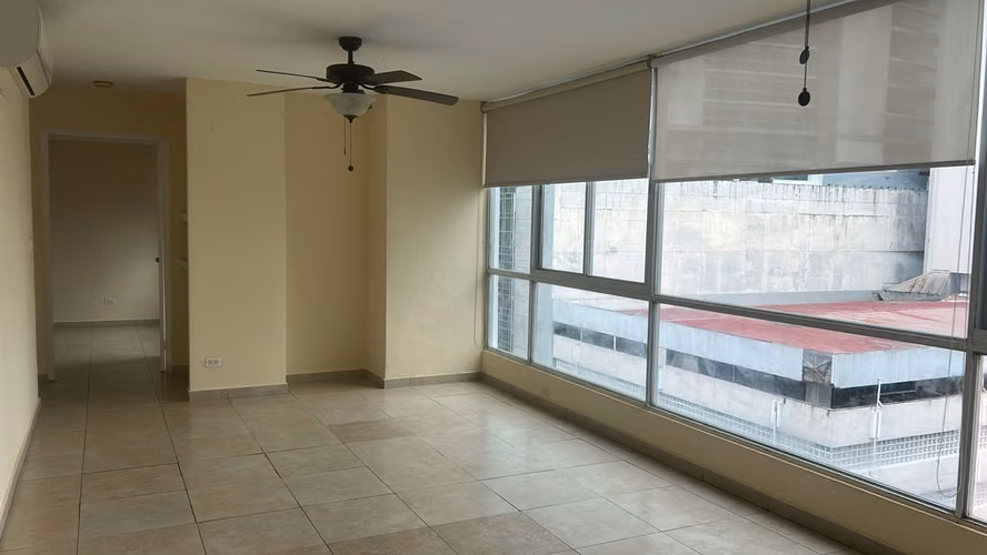 SE VENDE CÓMODO APARTAMENTO A UNA CUADRA DE AVENIDA BALBOA
