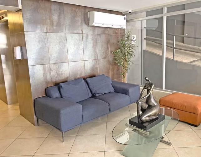 SE VENDE CÓMODO APARTAMENTO A UNA CUADRA DE AVENIDA BALBOA