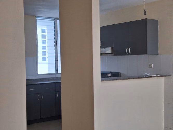 SE VENDE CÓMODO APARTAMENTO A UNA CUADRA DE AVENIDA BALBOA