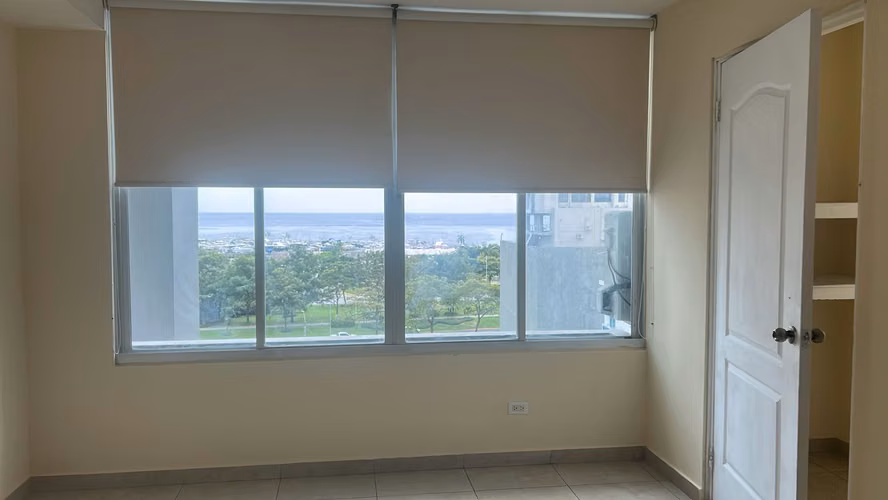 SE VENDE CÓMODO APARTAMENTO A UNA CUADRA DE AVENIDA BALBOA