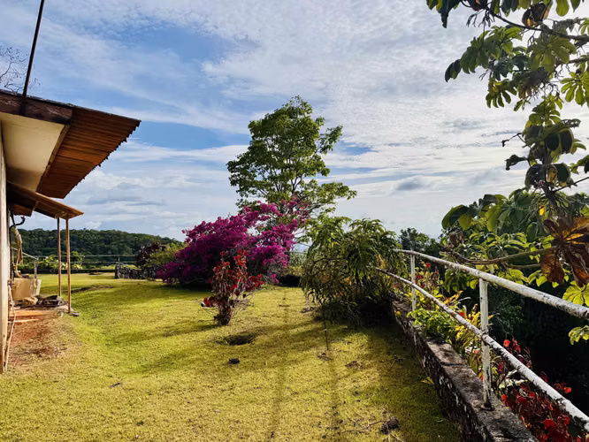 Se vende finca en Altos de Cerro Azul