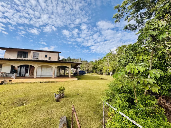 Se vende finca en Altos de Cerro Azul