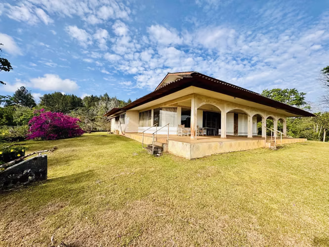 Se vende finca en Altos de Cerro Azul