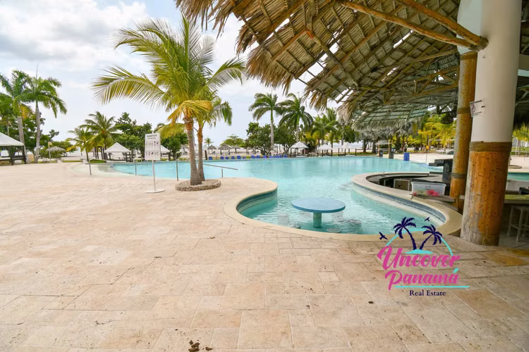 Nikky Beach Playa Blanca – Impresionante apartamento frente al mar en venta