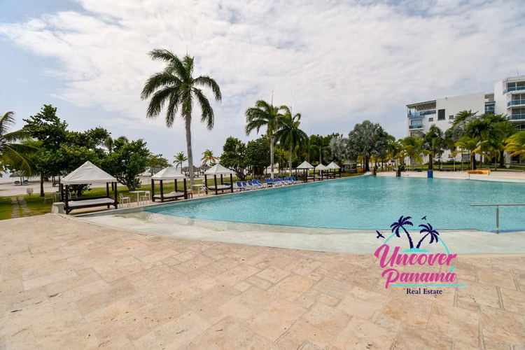 Nikky Beach Playa Blanca – Impresionante apartamento frente al mar en venta
