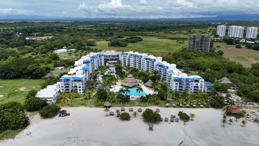 Nikky Beach Playa Blanca – Impresionante apartamento frente al mar en venta