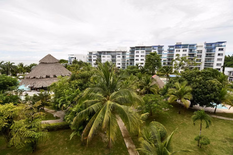 Nikky Beach Playa Blanca – Impresionante apartamento frente al mar en venta