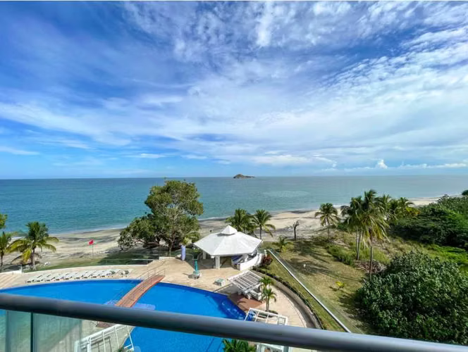 Se vende apartamento en Santa Clara Residences frente al mar