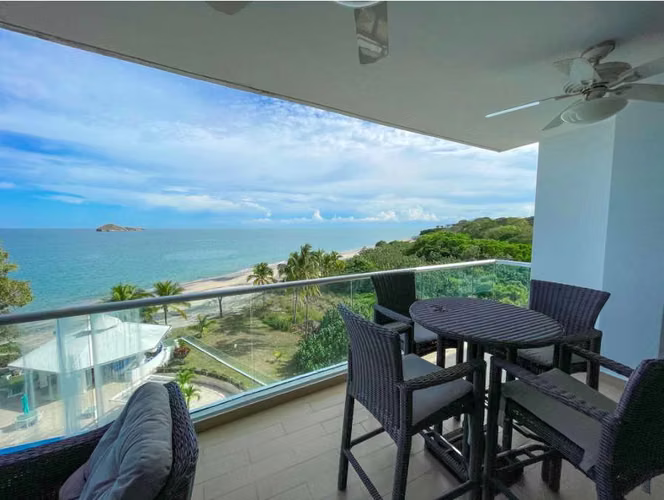 Se vende apartamento en Santa Clara Residences frente al mar