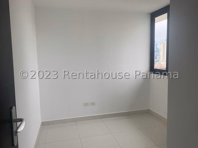 Venta de Apartamento de 92 m2 en PH Carreras El Carmen 26-2767GG